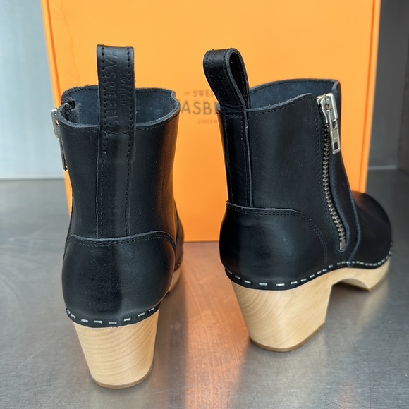 Last pair!!! Swedish Hasbeens “Zip it Emy” handmade clogs. New in original box! - Picture 8 of 8